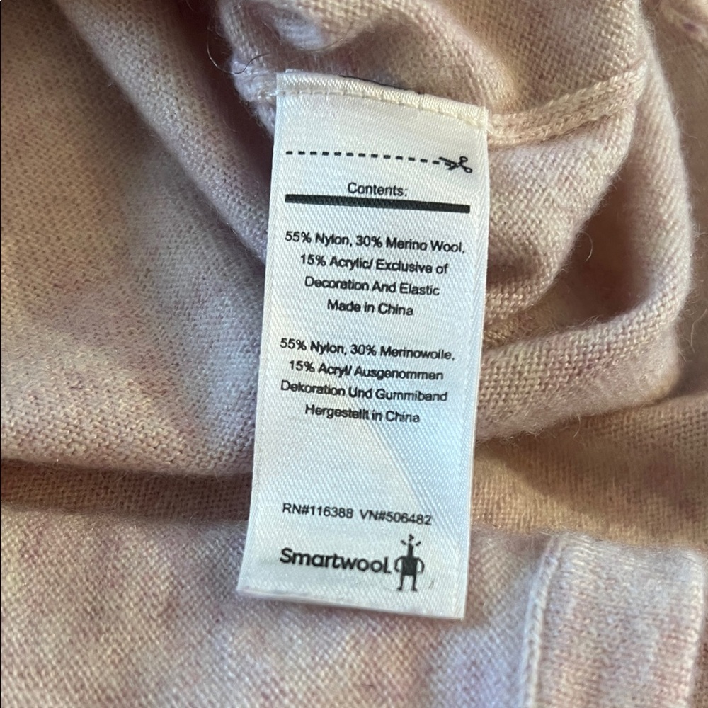 Smartwool ~ soft pink, wool blend sweater, base layer, size M - Picture 11 of 14